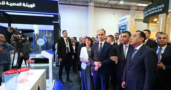 رئيس الوزراء يتفقد المعرض الطبى الإفريقى الخامس