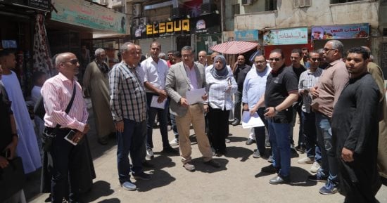 محافظ قنا يجري جولة بشوارع نجع حمادي لمتابعة مشروعات الرصف وتطوير الخدمات في الخطة الاستثمارية