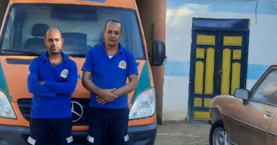 طاقم إسعاف بنجع حمادي يجري ولادة توأم داخل سيارة إسعاف في قنا