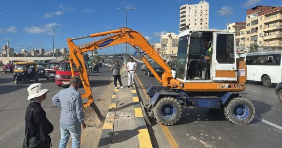 استجابةً لشكاوى المواطنين.. تركيب إشارة مرورية بشارع مصطفى كامل بالإسكندرية