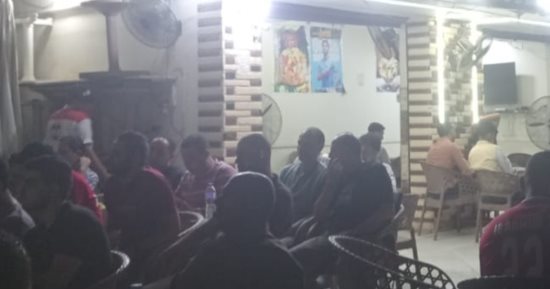 توافد الجماهير على مقاهي كفر الشيخ لمتابعة مباراة مصر مع بلجيكا.. فيديو