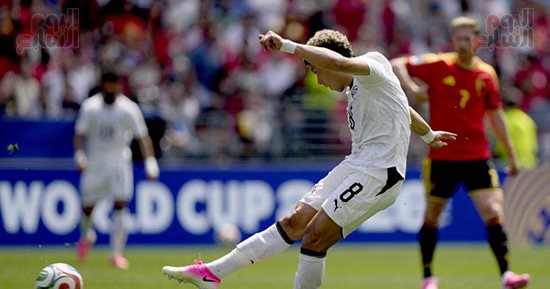 استقبال حافل للاعبى منتخب مصر فى سبوكين بعد التعادل مع بلجيكا.. فيديو