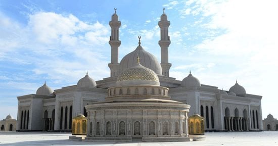 مسجد مصر الكبير.. صرح معماري يجسد سماحة الإسلام وفكره الوسطي