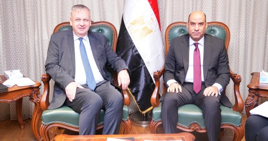 وزير العمل يبحث مع السفير الألمانى تنقل العمالة والتدريب المهني