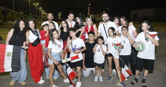 وزراء وفنانين ومشاهير يحتفلون بأداء منتخب مصر أمام بلجيكا في العاصمة الإدارية.. صور 