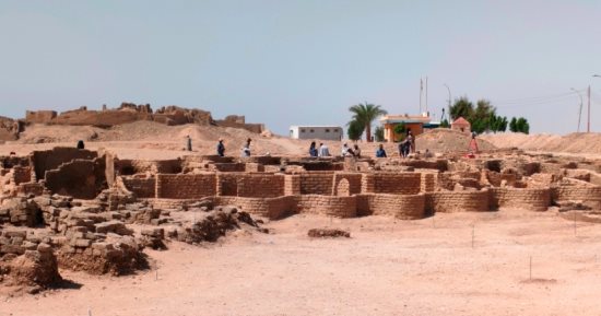 تعرف على قصة «إشراقة آتون» المدينة المفقودة التى إكتشفتها بعثة زاهى حواس منذ 5 سنوات.. صور