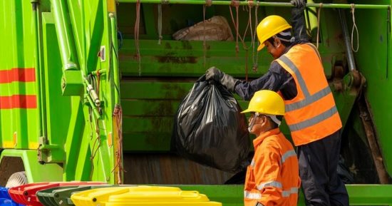 اليوم العالمى لعمال النظافة.. مناسبة لتقدير العاملين فى حماية المجتمعات