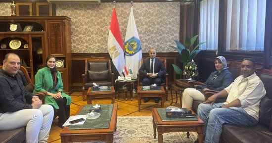 رئيس جامعة دمنهور يستقبل وفدا من الطلاب الوافدين البحرينيين