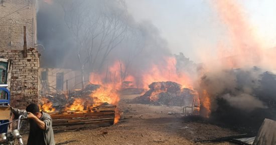 اندلاع حريق في شونة كتان بالغربية والدفع بسيارات المطافئ لإخماد النيران