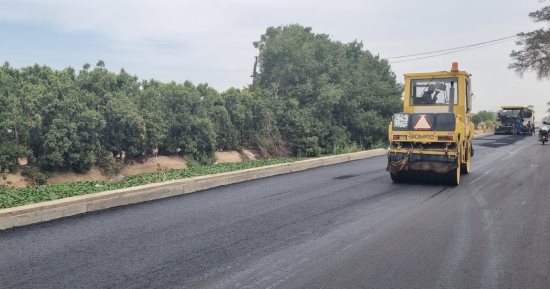 رصف ورفع كفاءة طريق ترعة فهمى بمركز منشأة القناطر فى الجيزة.. صور
