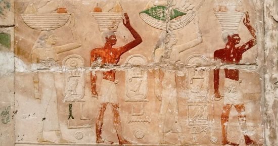 لماذا كان المصرى القديم يصور الرأس من الجانب فى رسوماته؟