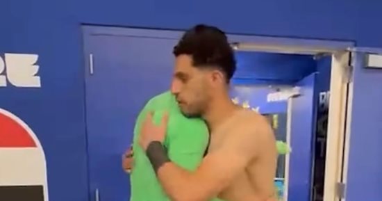 " الود و تبادل التيشيرتات " بين نجوم منتخب مصر و بلجيكا بعد التعادل فى المونديال 