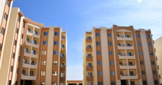 «هنا فرهاش» تعرف على تفاصيل أول مجمع سكنى حرفى فى مصر.. تحت شعار «ورشتك جنب بيتك».. كيف تعيد محافظة البحيرة صياغة مفهوم إسكان الشباب؟.. المجمع يقام على مساحة 14 فدانا باستثمارت 300 مليون جنيه.. ويضم 386 وحدة