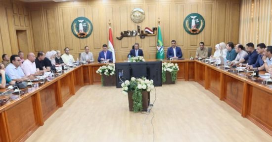 محافظ المنوفية يناقش الموقف التنفيذى لمشروعات الخطة الاستثمارية