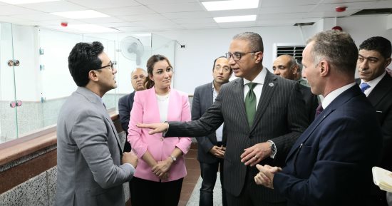 محافظ الجيزة يتفقد التجهيزات الجارية بالمركز التكنولوجى