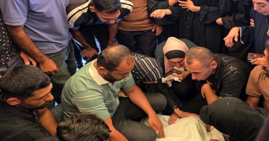 استشهاد 3 فلسطينيين وإصابة آخرين جراء قصف إسرائيلي غرب غزة