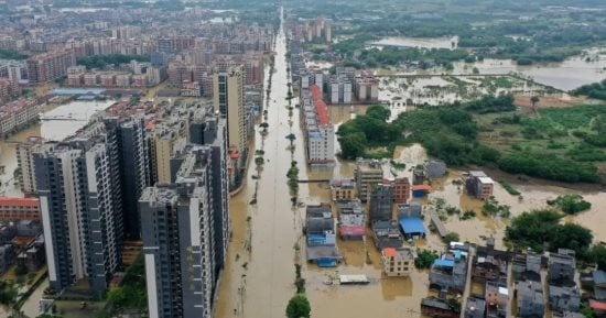 إجلاء نحو 38 ألف شخص في مقاطعة قوانغدونغ الصينية بسبب الأمطار الغزيرة