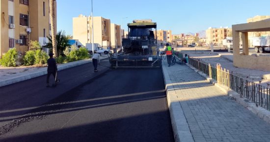 الانتهاء قريبًا من تطوير الطرق الداخلية بأحياء طور سيناء