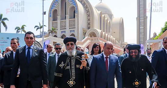 البابا تواضروس: النمو الاقتصادى يفتح أبواب العمل للشباب 