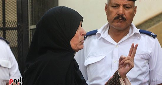 المتهمة بخطف الطفلة ندى للتسول بها: لقيتها فى الشارع فقررت تربيتها