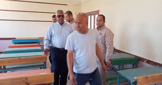 نائب محافظ سوهاج يتفقد لجان الثانوية العامة للتأكد من جاهزيتها قبل الامتحانات