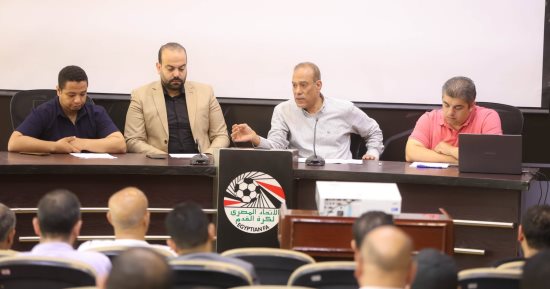 مصطفى عزام يجتمع بمندوبى المناطق لمناقشة قواعد قيد وانتقالات اللاعبين بالموسم الجديد