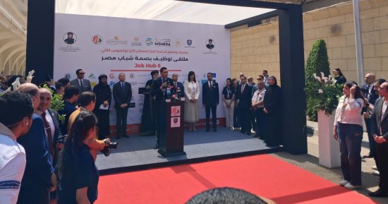 الكنيسة والدولة والقطاع الخاص على مائدة واحدة لتمكين الشباب من العباسية لسوق العمل.. 10 آلاف فرصة توظف أحلام الشباب.. البابا تواضروس والوزراء في أكبر ملتقى للتوظيف.. رسالة أمل وفرص جديدة للتشغيل وشراكة وطنية