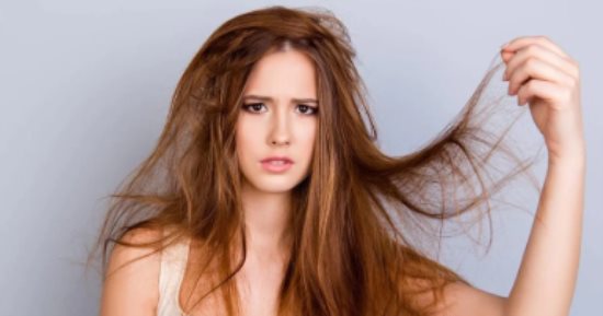 8 عادات يومية تحمى شعرك الجاف من التلف.. حافظى عليه
