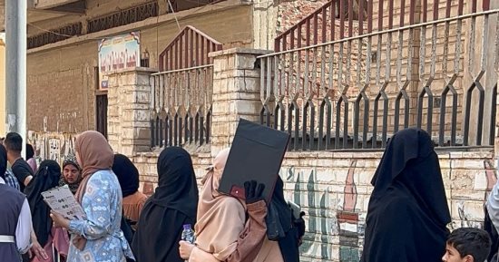 اختلاف آراء طلاب الثانوية الأزهرية حول بعض النقاط فى الكيمياء بالدقهلية.. فيديو 