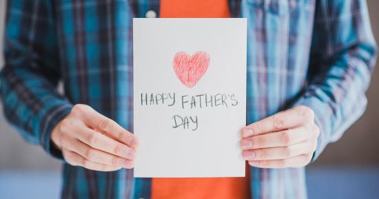 إزاى تحتفل بوالدك فى يوم عيد الأب رغم الغربة؟.. أفكار دافئة تتحدى المسافات