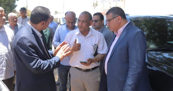محافظ قنا يتابع مشروعات رصف وتطوير الطرق الداخلية بمركز الوقف