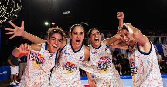 مشاهير يشاركون فى نهائى بطولة Half Court 2026.. صور