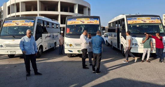 توفير أتوبيسات لنقل طلاب الثانوية العامة فى المنيا الجديدة إلى اللجان.. صور