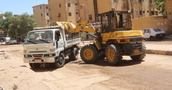 محافظة أسوان تنجح فى رفع 380 طن مخلفات من الشوارع