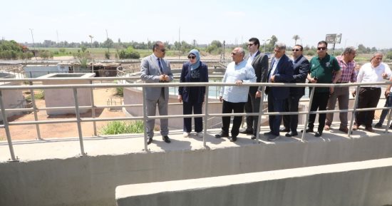 محافظ الشرقية يتفقد محطة معالجة الصرف الصحي بالزنكلون