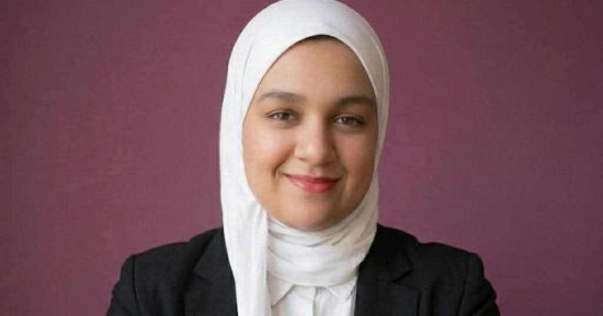 حكاية "منة" فنانة من ذوى الهمم بدمياط تحوّل التحدى إلى ألوان.. صور