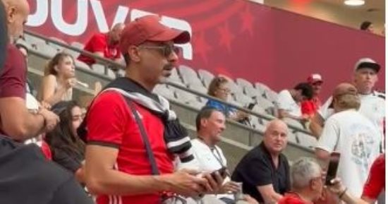 محمد فراج يساند مصر أمام نيوزيلندا من أرض الملعب