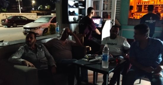 يا رب النصر لمصر.. جماهير الشرقية يتجمعون لمشاهدة المنتخب المصرى.. فيديو