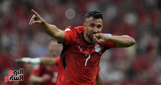 هاني يُحفز تريزيجيه بحماس خلال التدريبات البدنية لمنتخب مصر.. فيديو