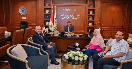 محافظ جنوب سيناء يبحث إنشاء سيفوني مياه أسفل قناة السويس 