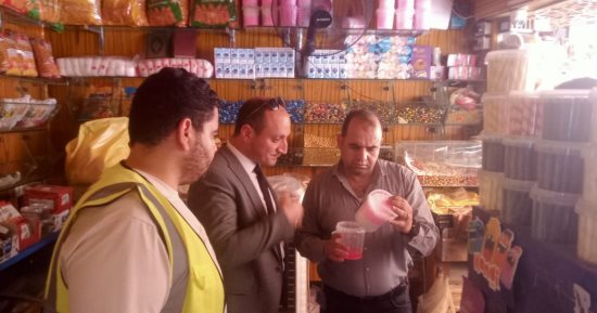 ضبط محلات تسالى ببنى سويف تستخدم مادة الترترازين المضافة للفول السوداني واللب