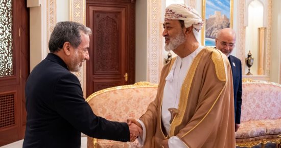 مسقط وطهران فى بيان مشترك: الاتفاق على الحوار من خلال فريق عمل مشترك بشأن هرمز
