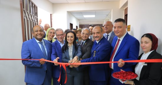 وزيرة التضامن تفتتح مركز تدريب وإنتاج الملابس الجاهزة ذات الاستخدام الواحد