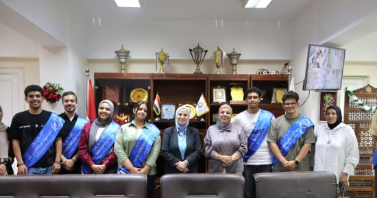 مدير تعليم القاهرة تلتقى أعضاء غرفة عمليات الثانوية العامة التابعة لاتحاد طلاب العاصمة
