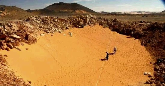 منذ 5000 عام.. جبل كامل بالوادى الجديد شاهد على اصطدام نيزك المريخ والمشترى