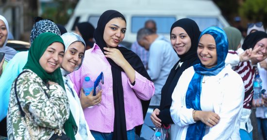 طلاب الثانوية العامة بعد أداء امتحان اللغة الأجنبية الثانية: الأسئلة سهلة