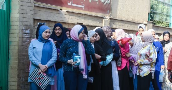 المحطة الثانية فى ماراثون الثانوية العامة.. الطلاب يؤدون امتحان اللغة الثانية والاقتصاد