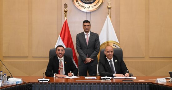 وزير الصناعة يشهد توقيع بروتوكول لتأهيل جيل جديد من مهندسى السيارات