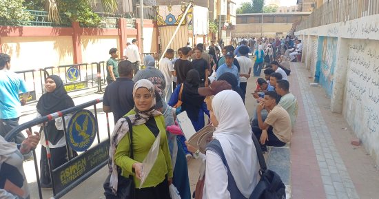 طلاب الثانوية العامة بأسوان: امتحان الفرنساوى والألمانى سهل ومباشر