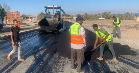 استكمال تطوير شبكة الطرق بمدينة نويبع ضمن الخطة الاستثمارية لجنوب سيناء